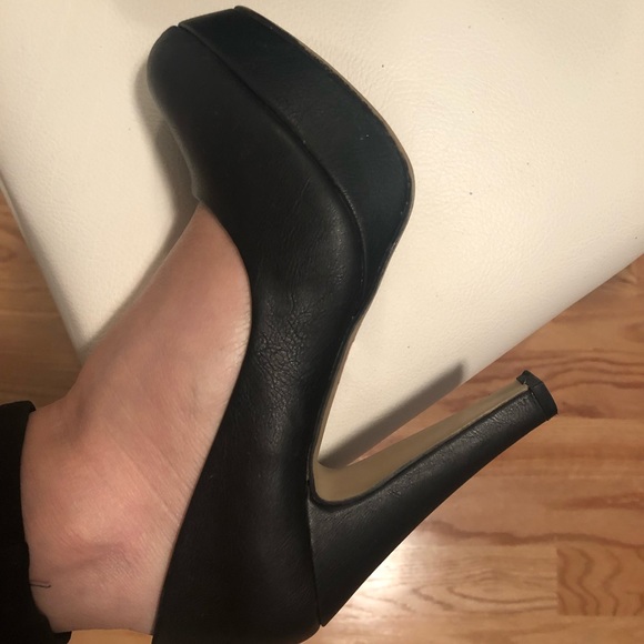 6” Black Madden pumps - Picture 5 of 5